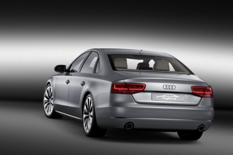 Heckansicht des Audi A8 Hybrid 2010