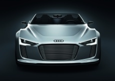 Frontansicht des Audi e-tron spyder 2010