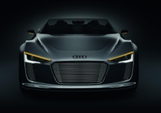 Frontansicht des Audi e-tron spyder 2010