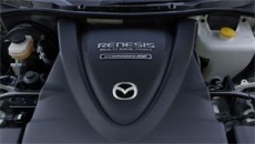 Motorraum des Wasserstoff-Auto Mazda RX-8 Hydrogen RE 2006