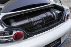 Kofferraum des Madza RX-8 Hydrogen RE mit Wasserstoff-Tank