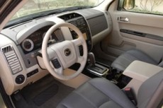 Innenraum des Mazda Tribute HEV 2007