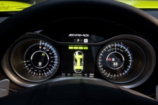 Display des Mercedes SLS AMG E-CELL 2010