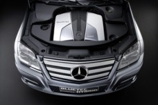 Motorraum des Mercedes GLK Bluetec Hybrid