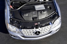 Motorraum des Mercedes-Benz ML 450 Hybrid