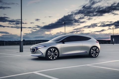 Elektro-Fahrzeug Mercedes Concept EQA 2017 seite