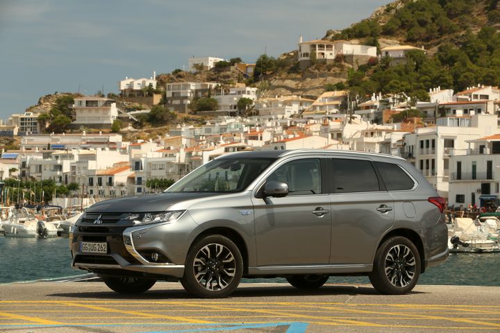 Autokatalog vom Mitsubishi Outlander Zubehör Modelljahr 2017 in