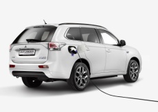 Ladeanschluß des Plug-In Hybrid Outlander 2014