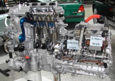 Die Entwicklung und Wartung von Hybridmotoren bringt neue Herausforderungen für die klassischen Berufsbilder der Branche.