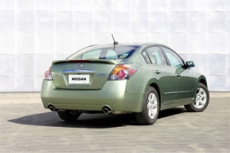 Heckansicht des Nissan Altima Hybrid 2007