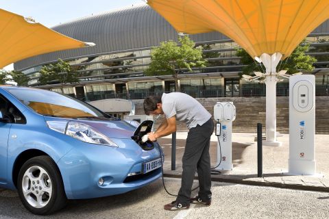 Elektro-Fahrzeug Nissan LEAF 2011