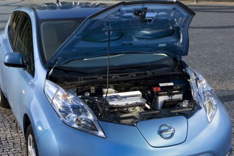 Elektro-Fahrzeug Nissan LEAF 2011