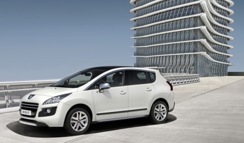 Hybridfahrzeug Peugeot 3008 HYbrid4 in Serie ab 2011