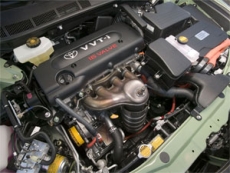Motorraum des Toyota Camry Hybrid 2007