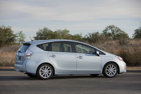 Voll-Hybridfahrzeug Toyota Prius v 2011