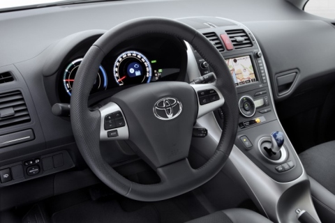 Innenraum des Toyota Auris Hybrid 2010